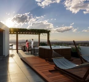MERIDEN – Penthouse